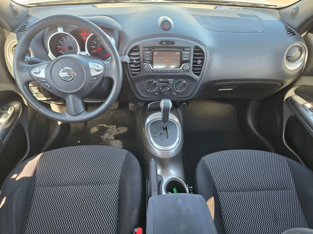 Used 2016 Silver Nissan S image 11