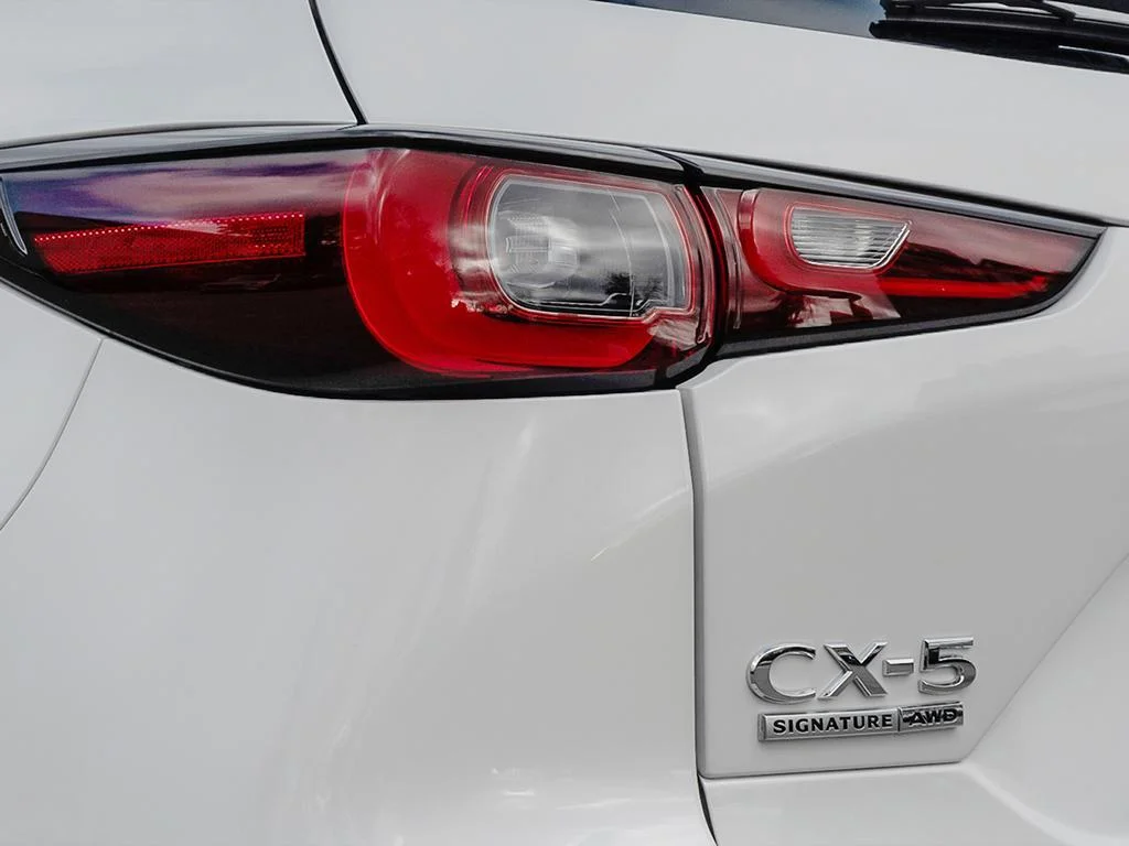 New 2025 Rhodium White Metallic Mazda Signature Company Car Clearance. Save with a demo! image 11