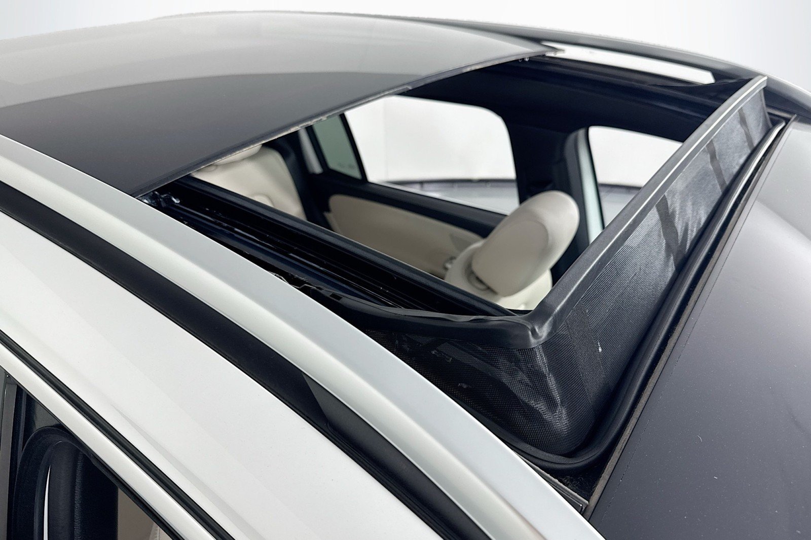 New 2026 Polar White Mercedes-Benz GLB 250 4MATIC® SUV image 21