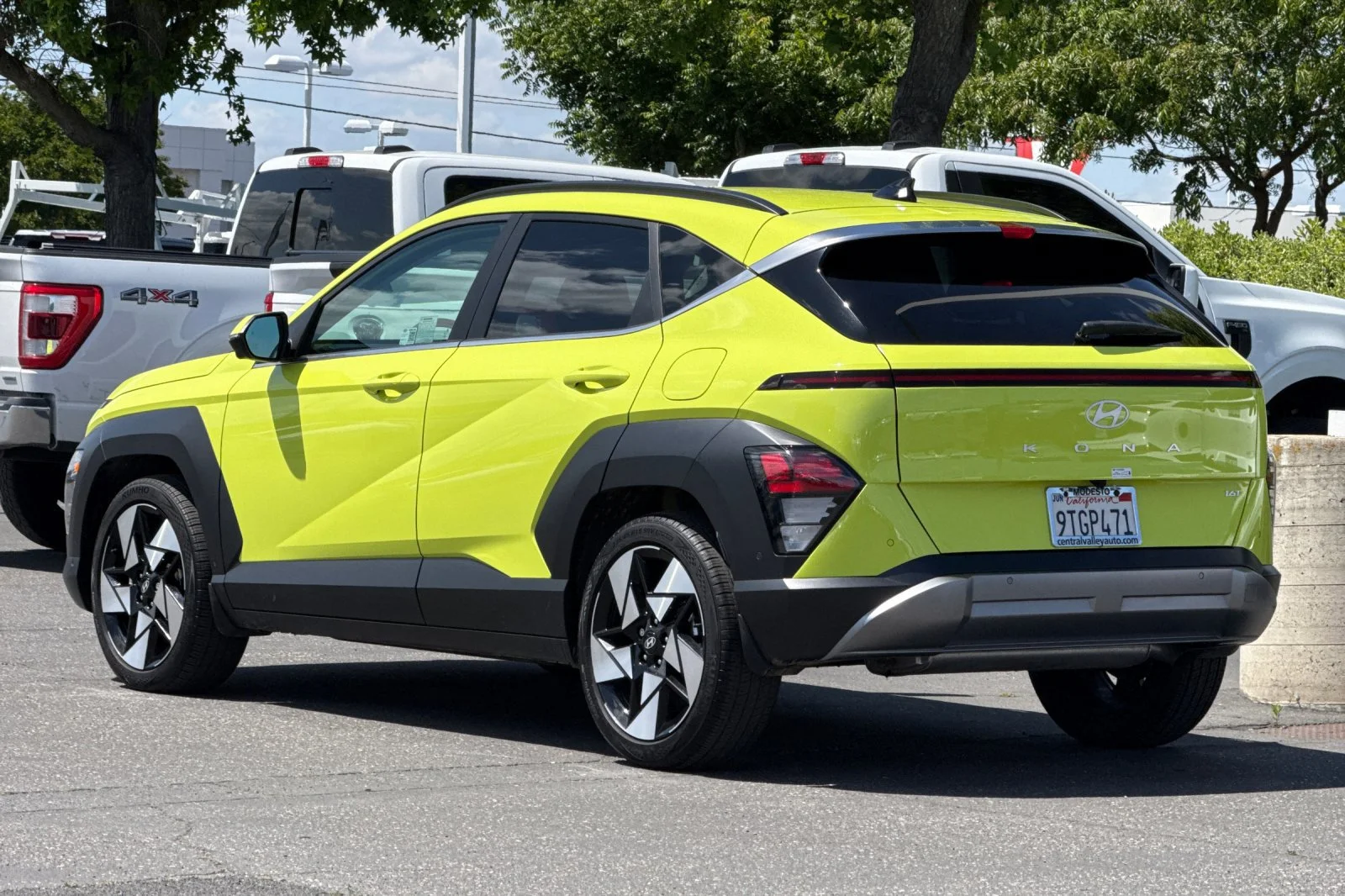 Used 2025 Neoteric Yellow Hyundai Limited image 6