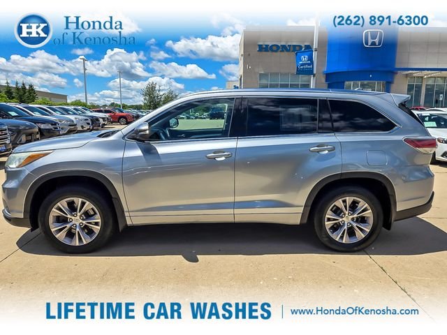 Used 2015 Toyota Highlander XLE with VIN 5TDJKRFH6FS140916 for sale in Bristol, WI