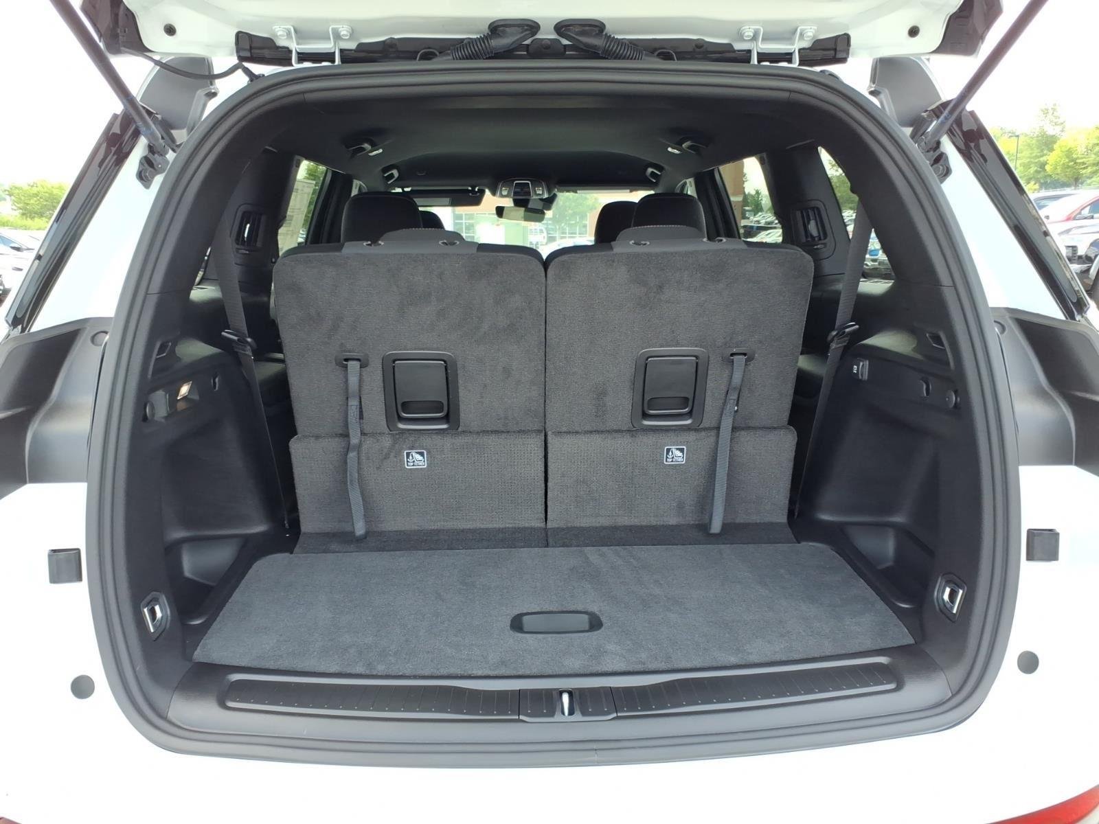 New 2026 Bright White Clear-Coat Exterior Paint Jeep Laredo image 28