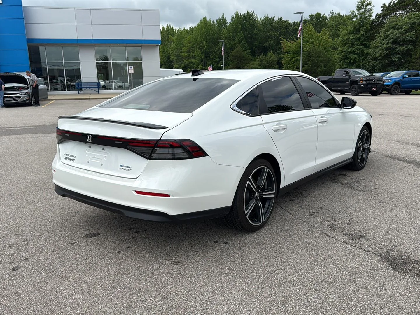 Used 2025 Platinum White Pearl Honda Sport image 17