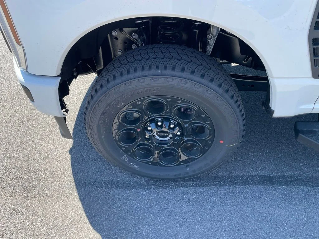New 2026 Star White Metallic Tri-Coat Ford F-350® Lariat® image 10