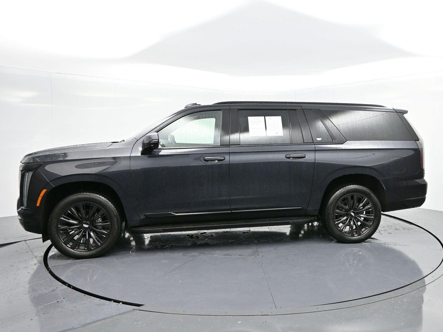 2025 Cadillac Escalade ESV Sport photo 4