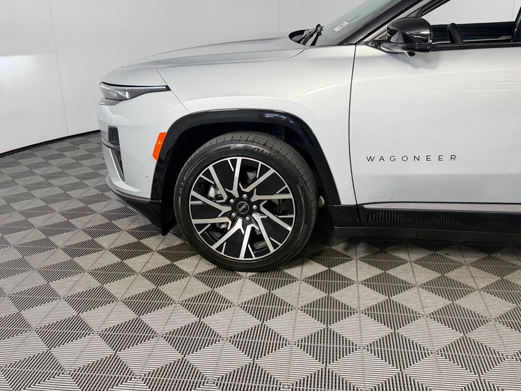 Used 2025 Silver Jeep Limited image 12