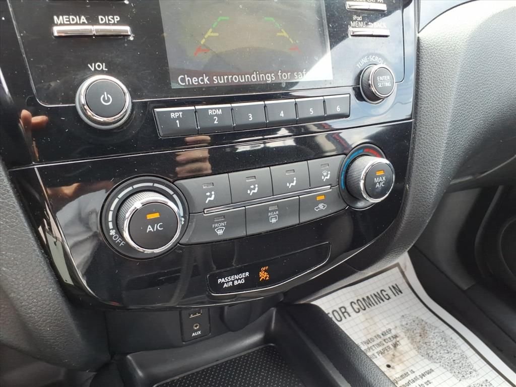 Used 2018 Ruby Nissan S image 24