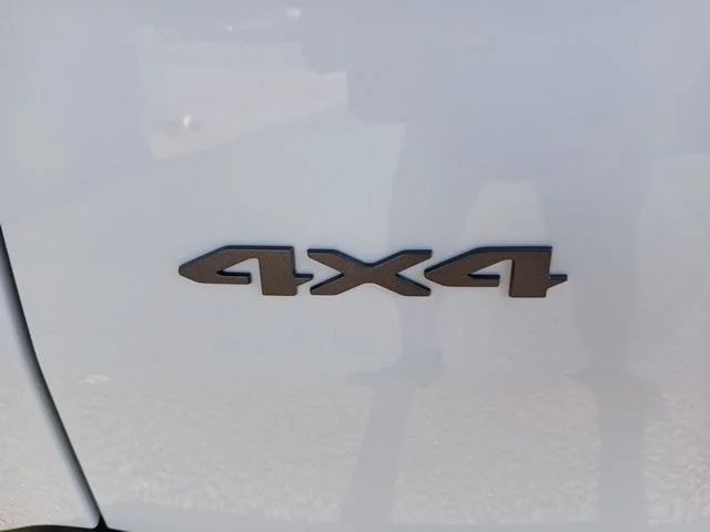 New 2026 Bright White Clear-Coat Exterior Paint Jeep Limited image 7