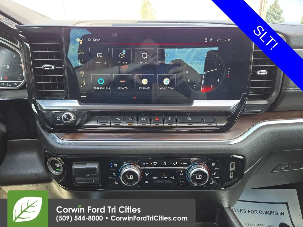 Used 2023  GMC SLT image 25
