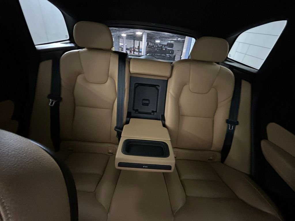 Used 2020 Blue Volvo T5 Momentum image 19