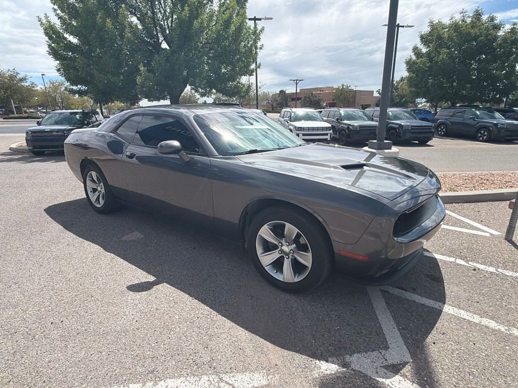Used 2018 Gray Dodge SXT image 3