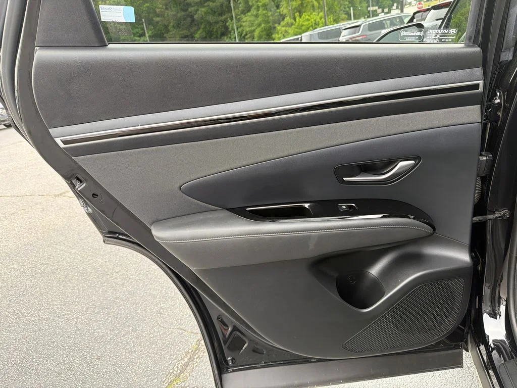 Used 2022 Black Hyundai SEL image 22