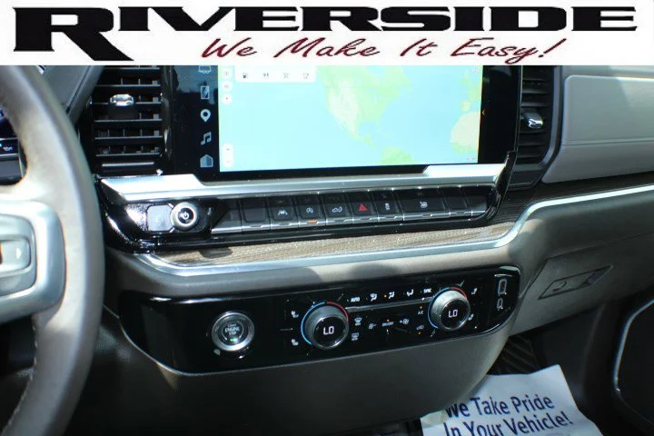 Used 2023 Northsky Blue Metallic Chevrolet LT image 10