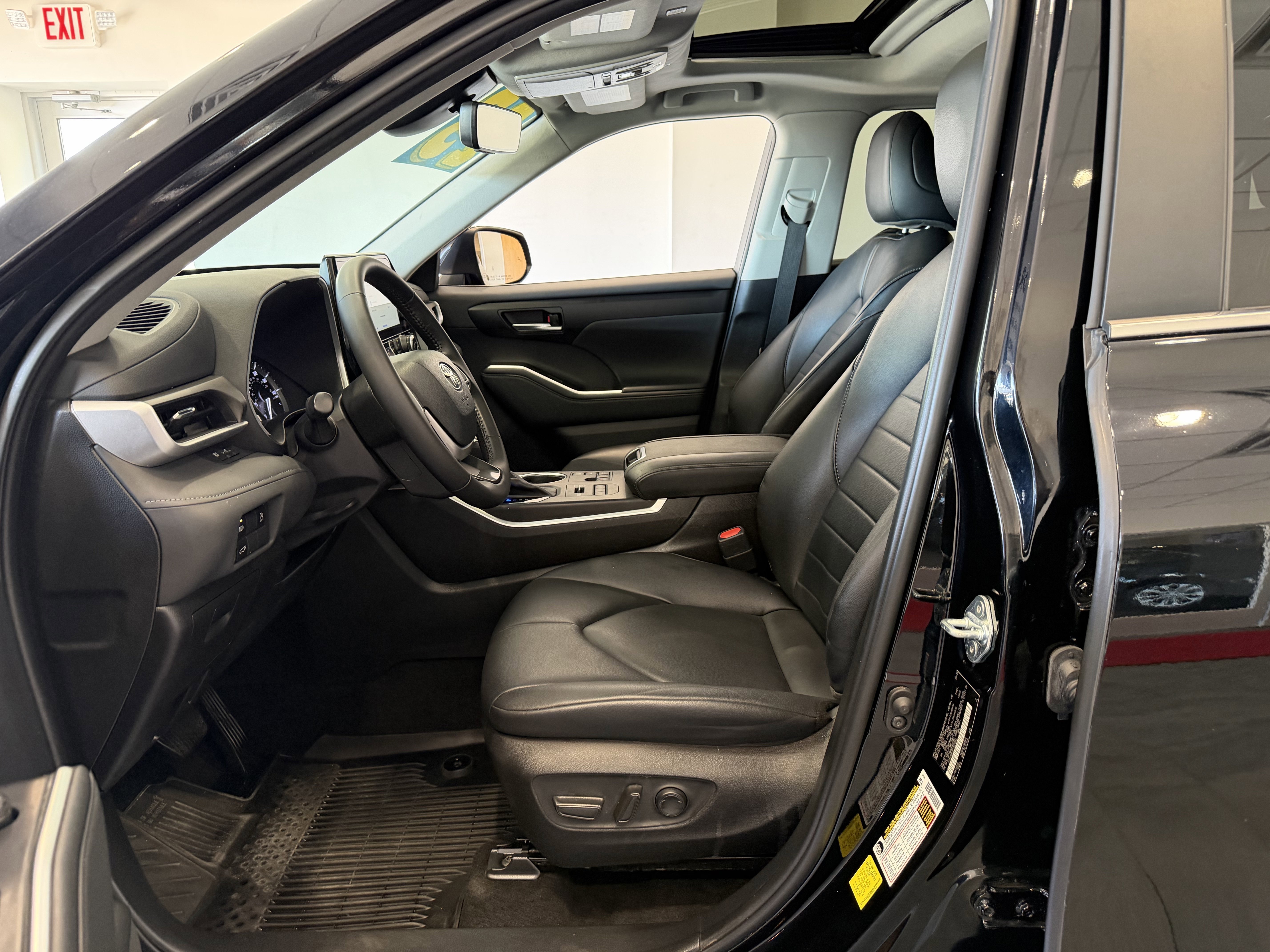 2023 Toyota Highlander XLE - Photo 28