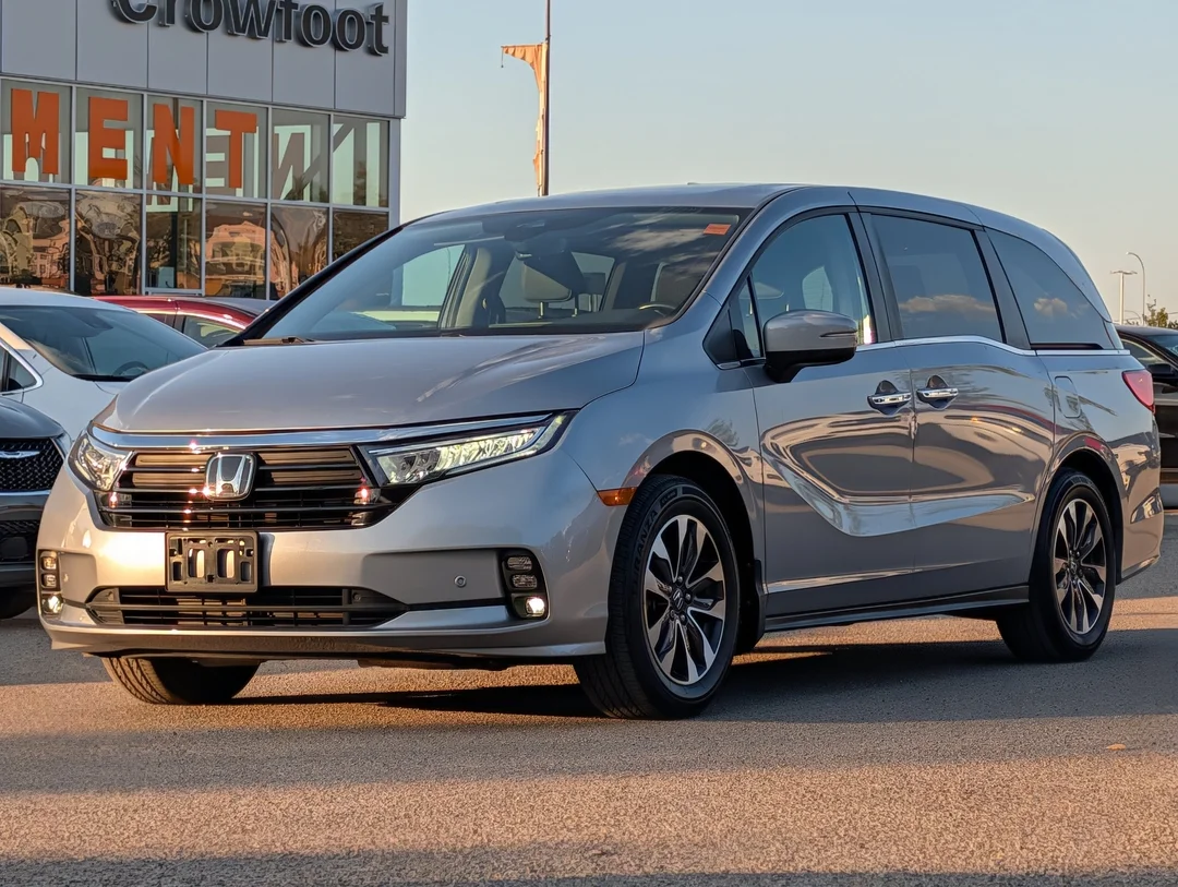 Certified Used 2022 Grey Honda EX-L NAV - - FWD - Power Sliding Doors & Liftgate - Sunroof - Leather - Heated Seats & More! image 4