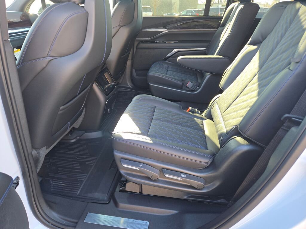 2026 Cadillac Escalade IQ Luxury - Photo 19