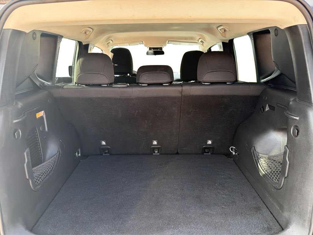 Used 2018 Granite Crystal Metallic Clearcoat Jeep Latitude image 13