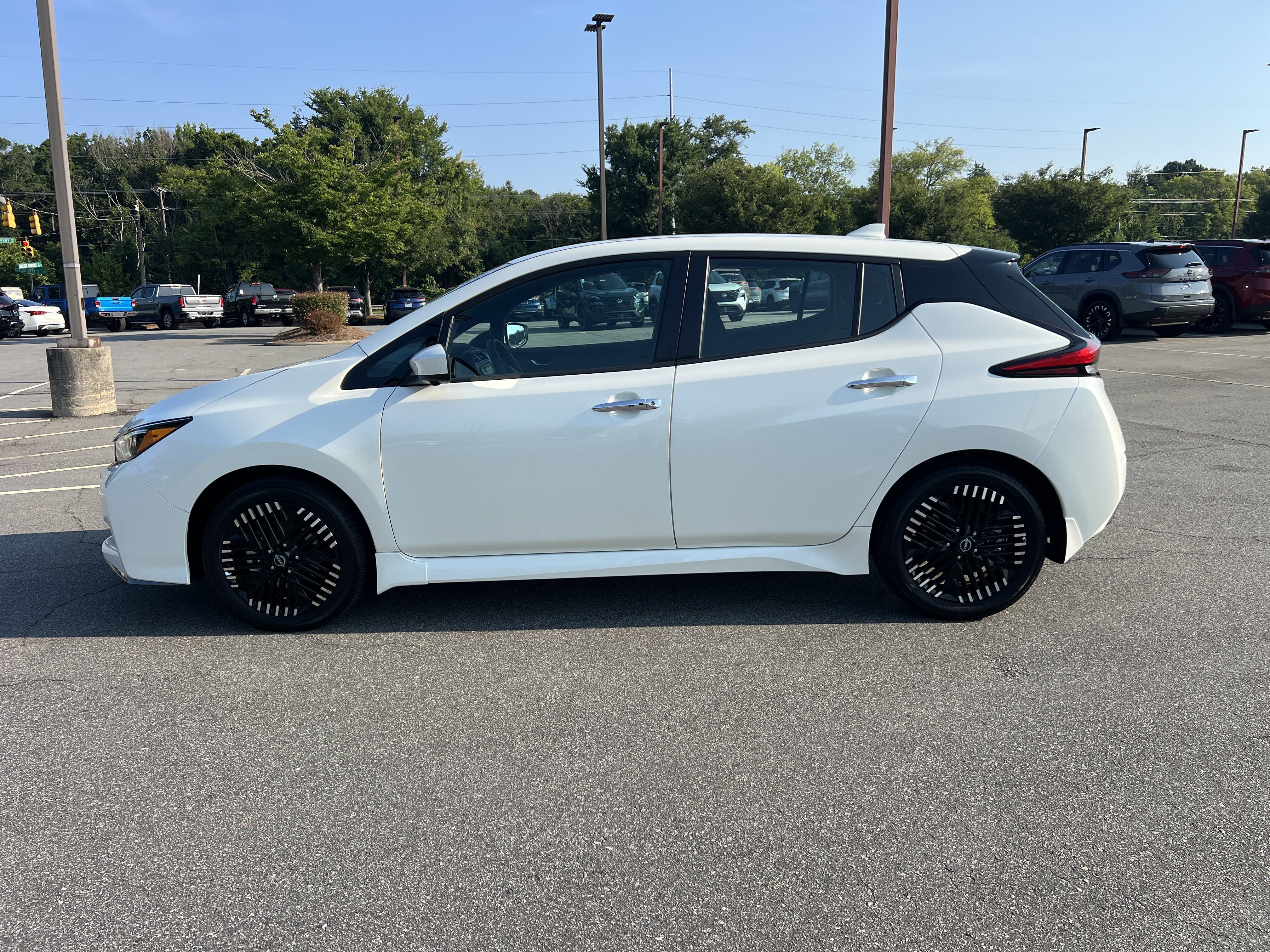 Certified Used 2025 Pearl White Tricoat Nissan SV PLUS image 8