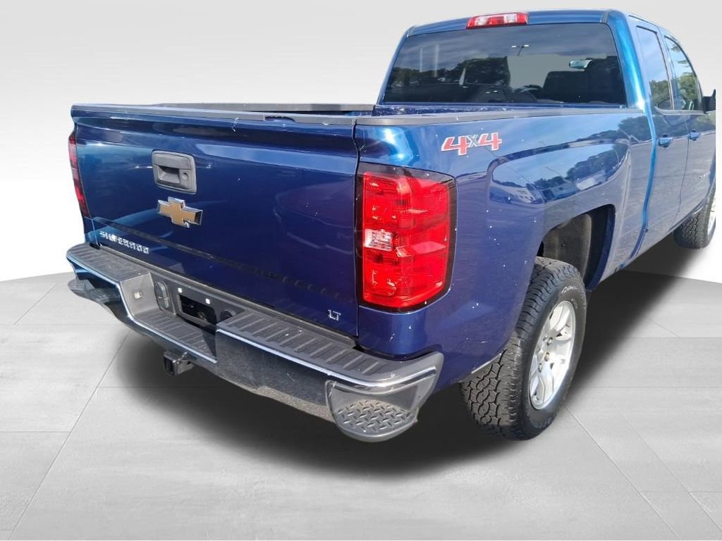 Used 2016 DEEP OCEAN BLUE METALLIC Chevrolet LT image 4
