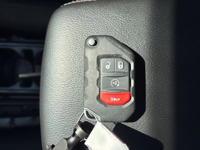 Used 2019  Jeep Sahara image 53