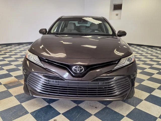 Used 2018 Brown Toyota XLE image 2