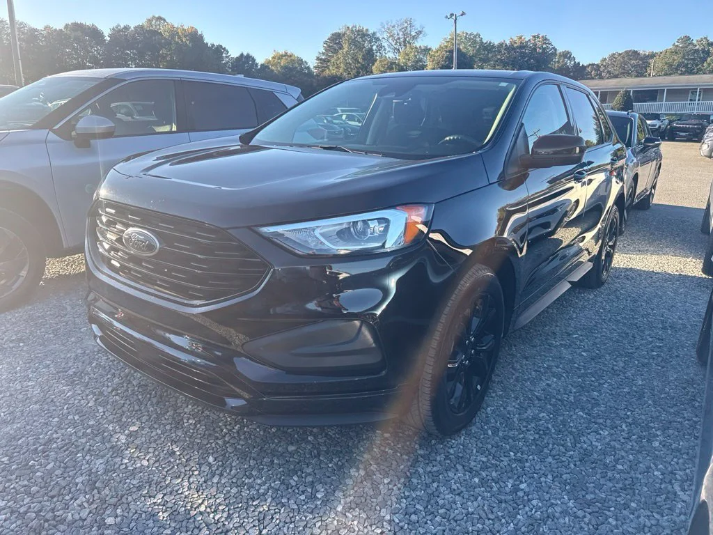 Used 2024 Black Ford SE image 1