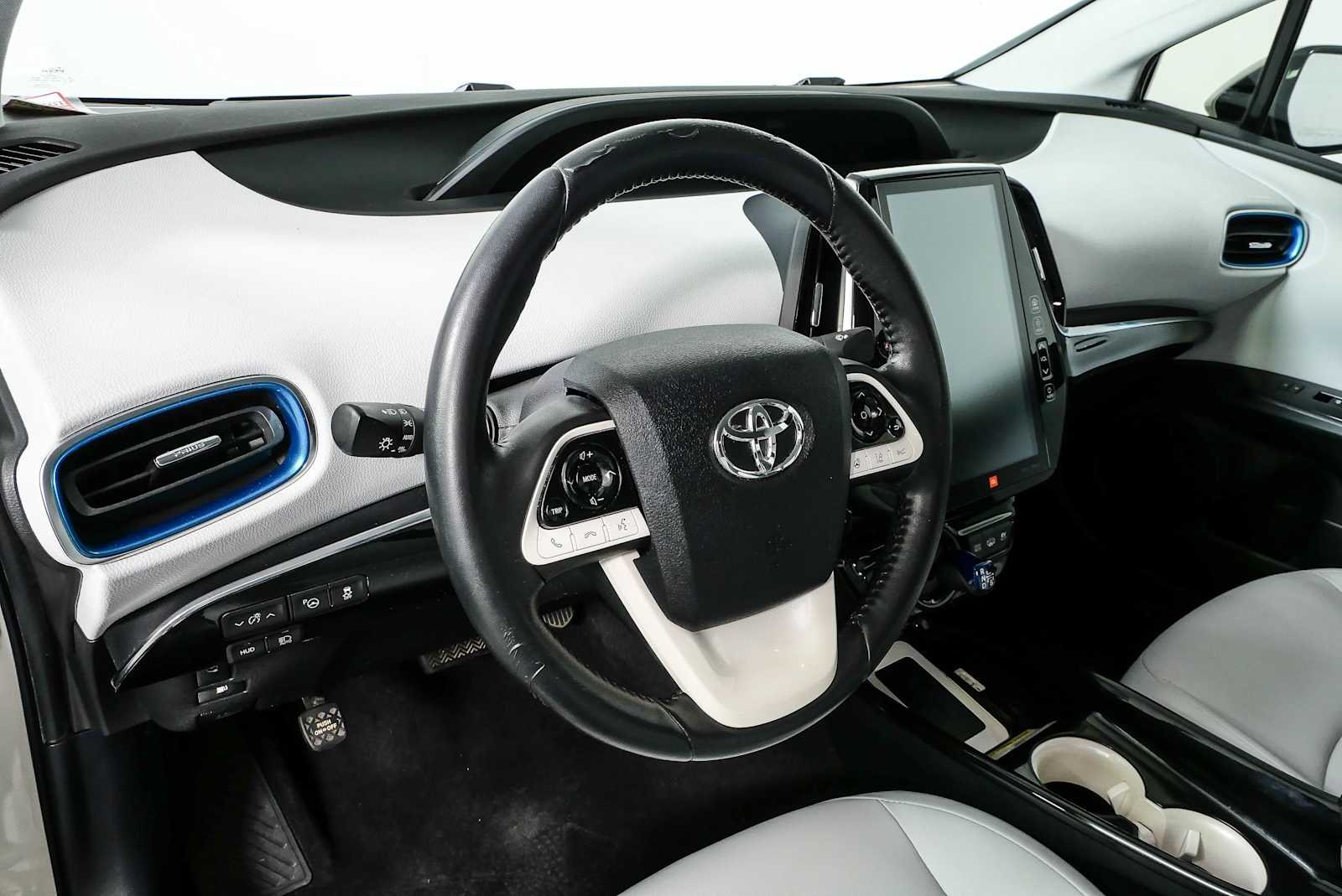 Used 2017 Blizzard Pearl Toyota Advanced image 4