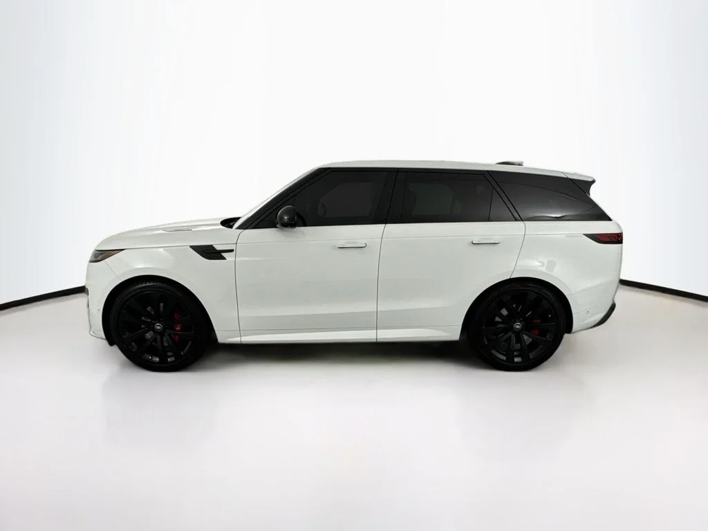 Certified Used 2023 White Land Rover SE Dynamic image 8