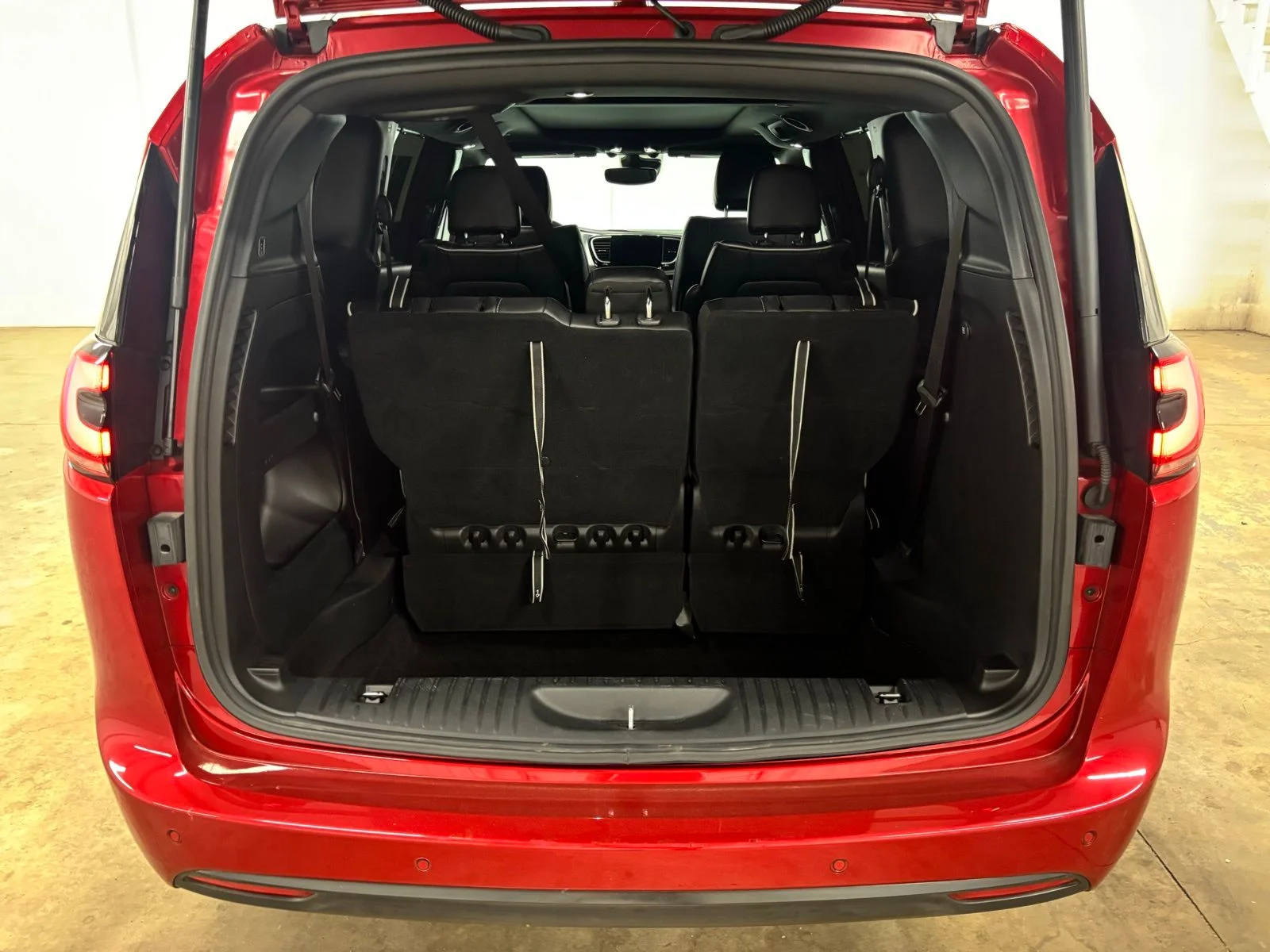 Used 2025 Red Chrysler Limited image 24