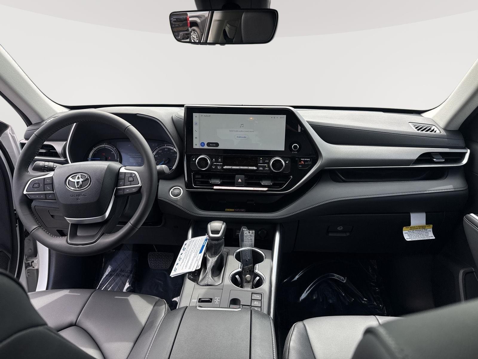 Used 2026 Wind Chill Pearl Toyota Hybrid XLE image 27
