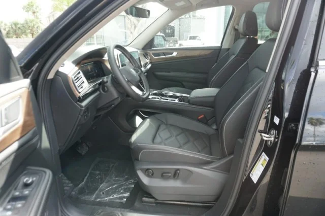 New 2026 Deep Black Pearl Volkswagen 2.0T SE w/Technology image 16
