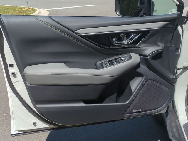 Used 2025 White Subaru Onyx Edition image 30
