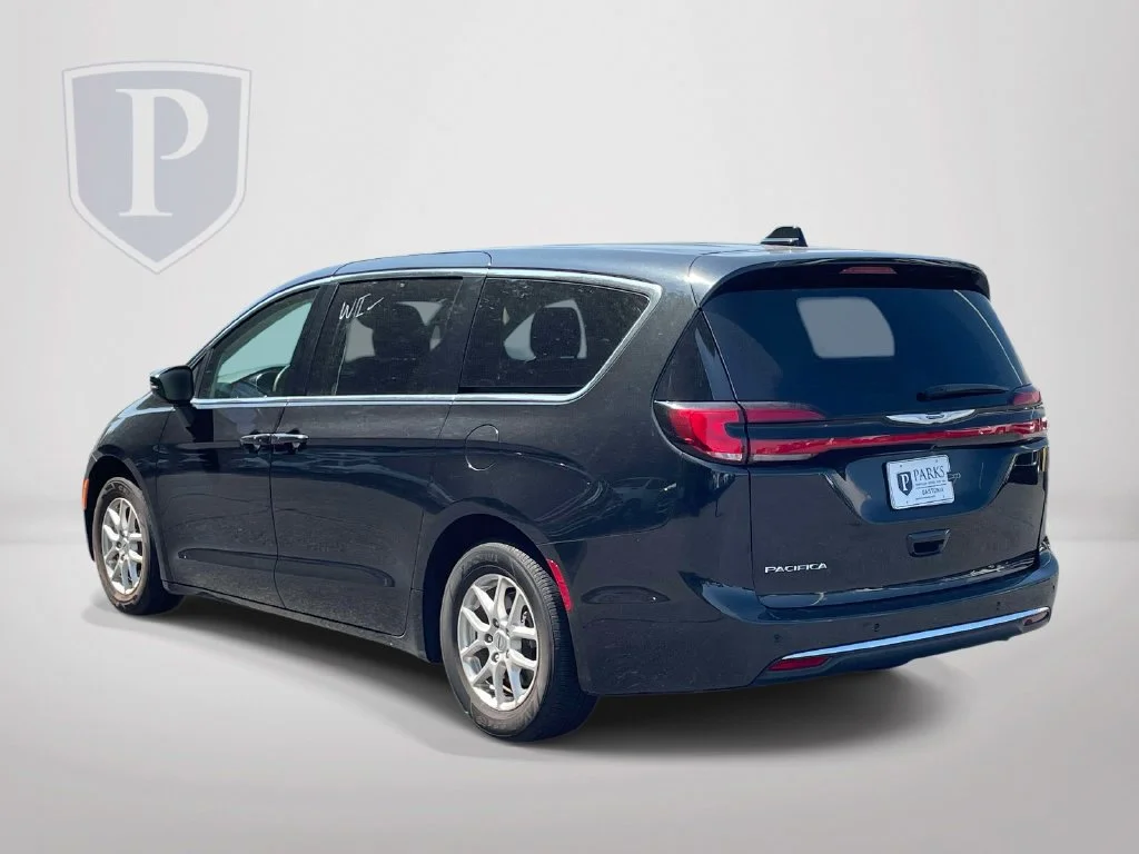 Used 2023 Black Chrysler Touring L image 6