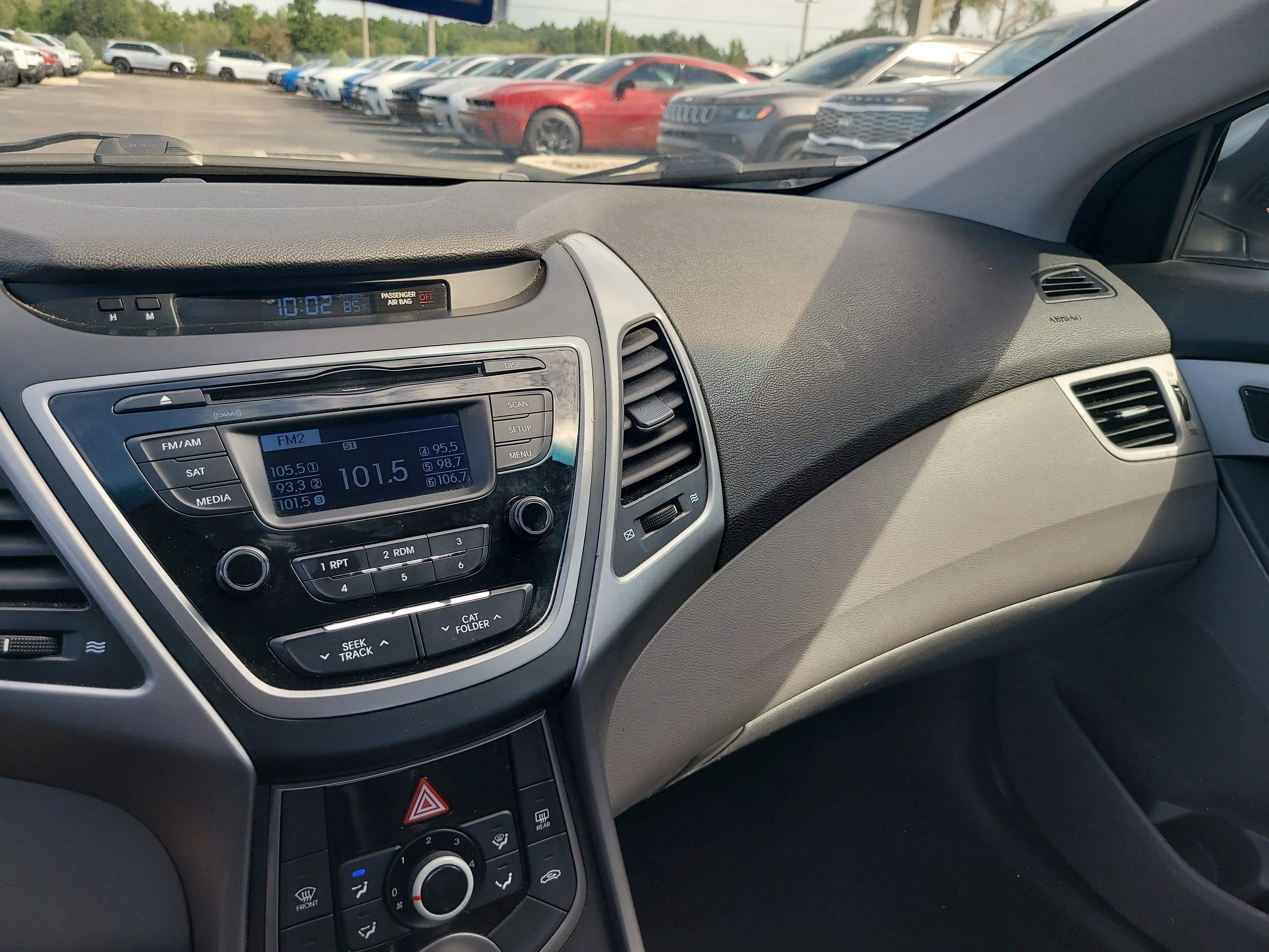 Used 2016 Shale Gray Metallic Hyundai SE image 19