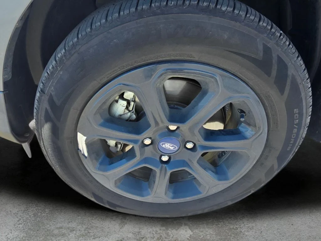 Used 2020 Smoke Metallic Ford SE image 9