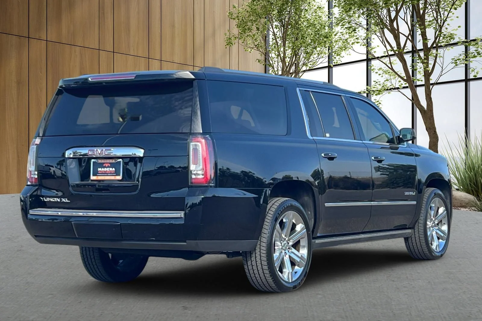 Used 2019 Black GMC Denali image 4