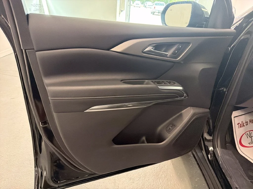 New 2027 Mosaic Black Metallic Chevrolet LT image 13