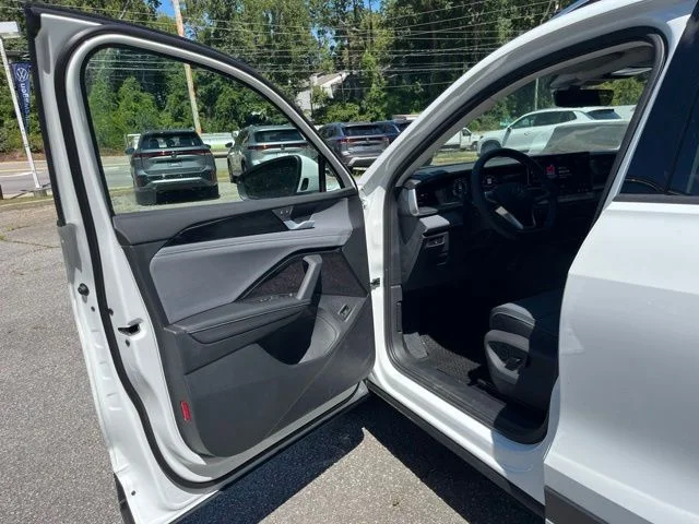 New 2026 White/off-white Volkswagen 2.0T SE image 4