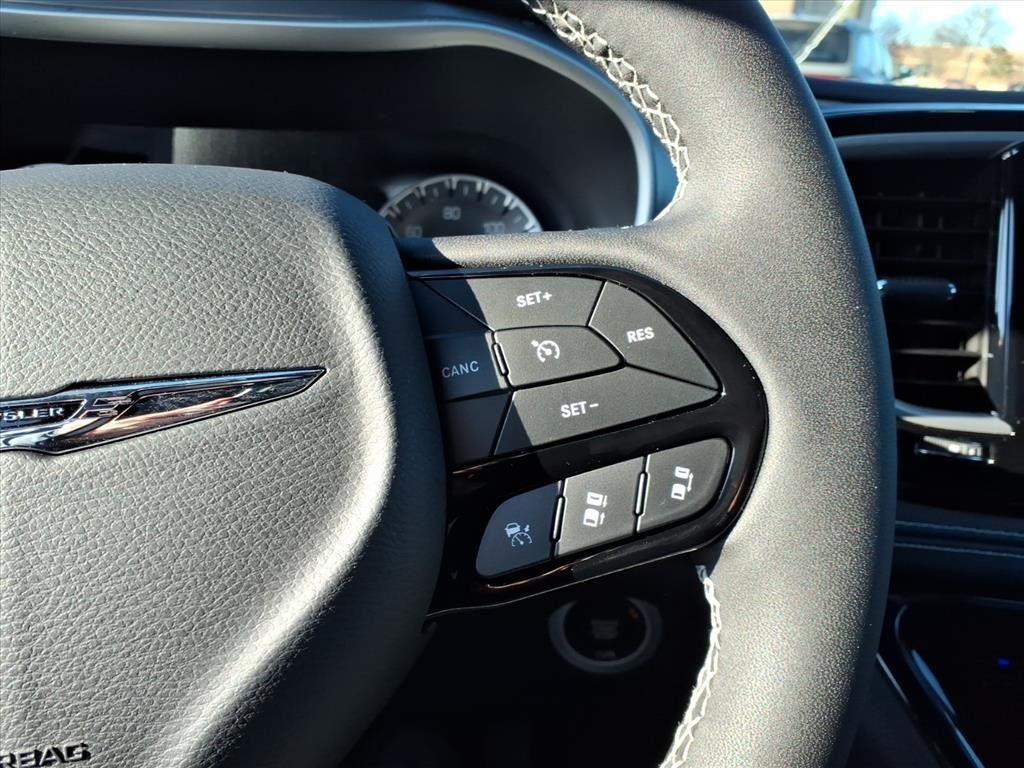 New 2026 Hydro Blue Pearl-Coat Exterior Paint Chrysler Select image 17