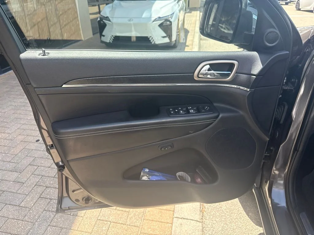 Used 2016 Gray Jeep Limited image 24