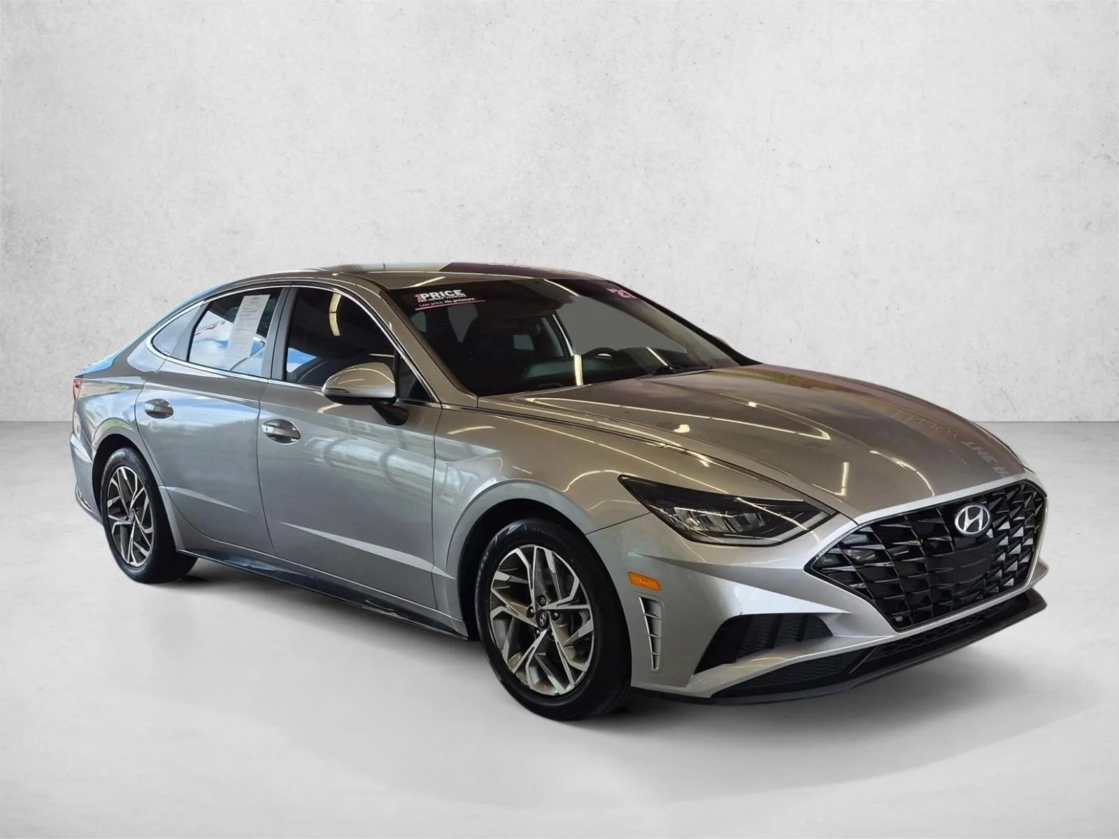 Used 2021 Shimmering Silver Pearl Hyundai SEL image 3