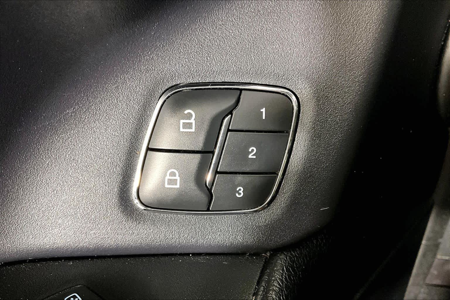 Used 2019 Oxford White Ford Limited image 31
