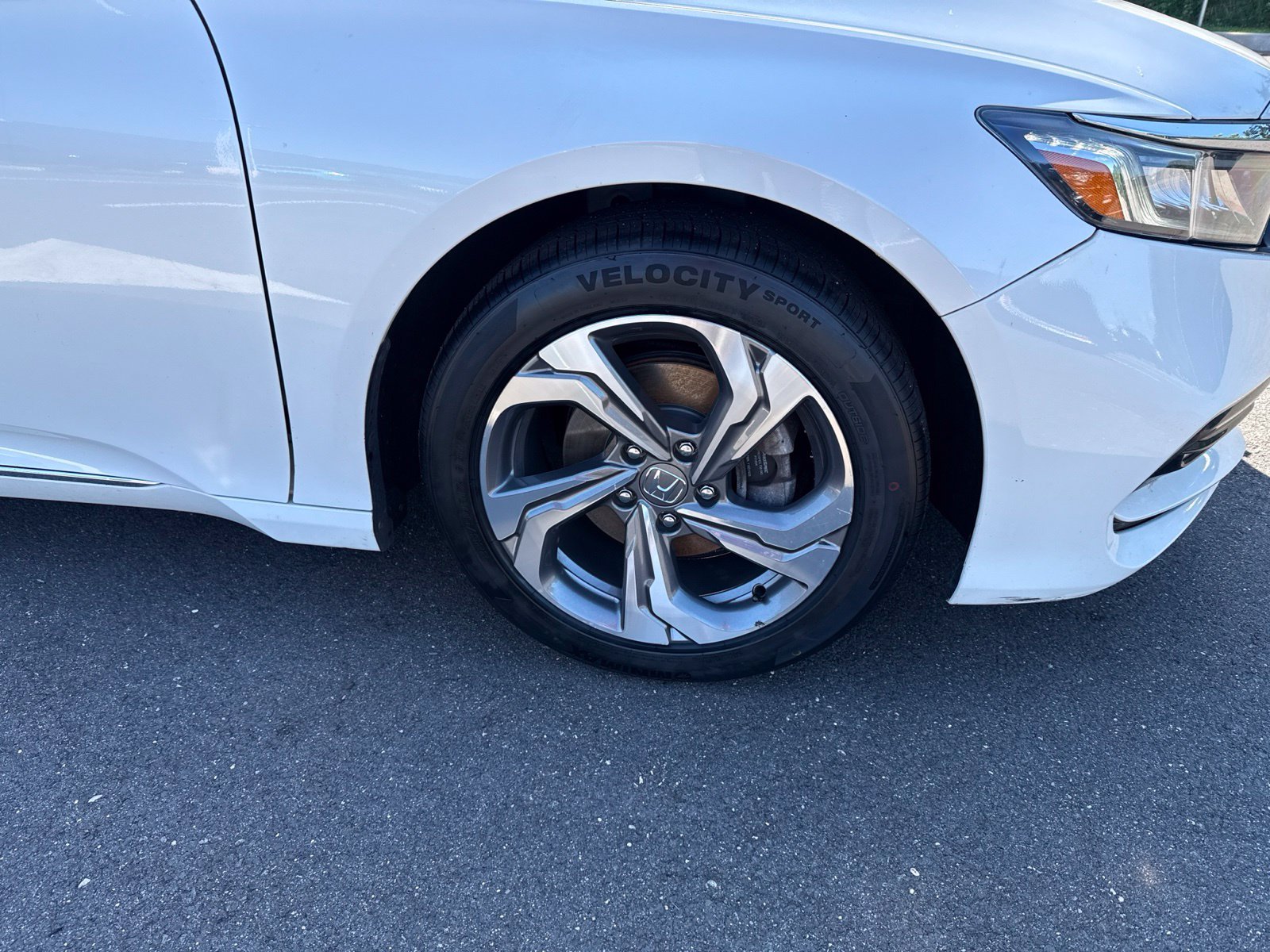 Used 2018 White Honda EX-L image 9