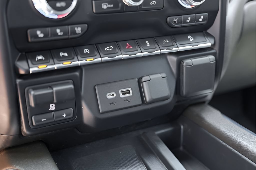 Used 2021 WHITE FROST TRICOAT GMC Denali image 23
