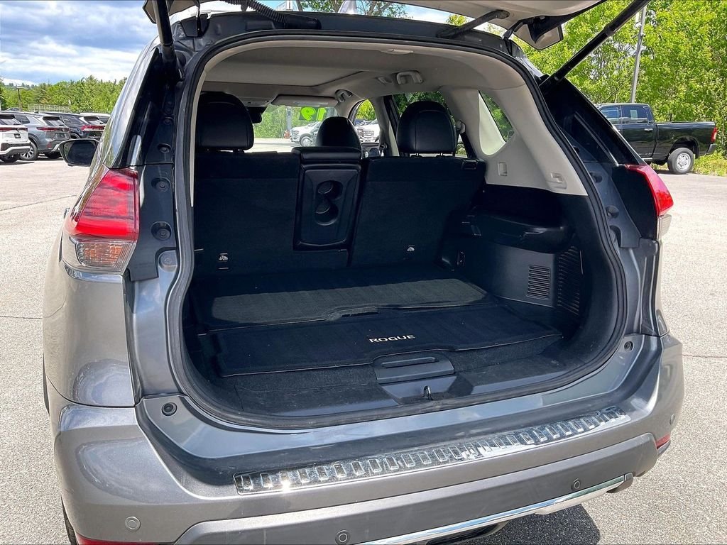 Used 2019 Gun Metallic Nissan SL image 36
