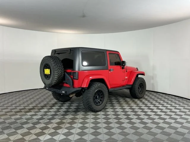 Used 2015 Red Jeep Sahara image 5