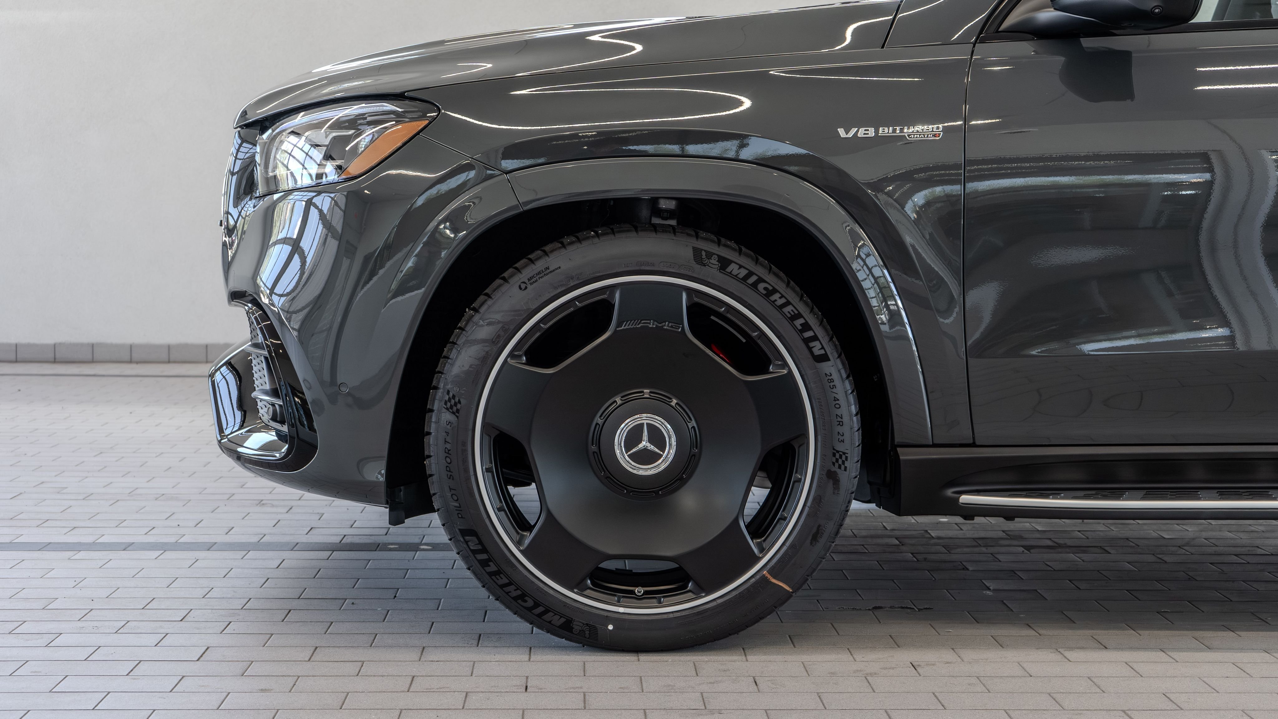 New 2026 MANUFAKTUR Silicon Grey Mercedes-Benz GLS 63 AMG® image 4