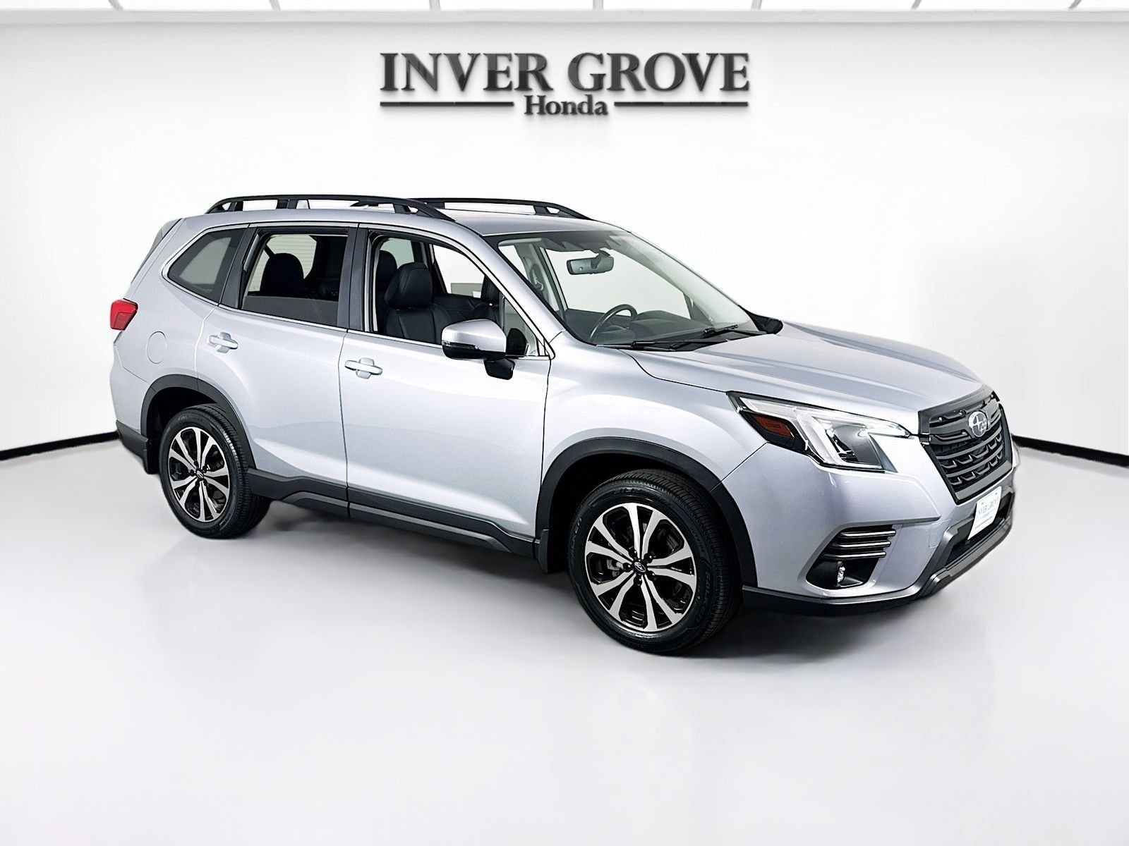 Used 2024 Ice Silver Metallic Subaru Limited image 3