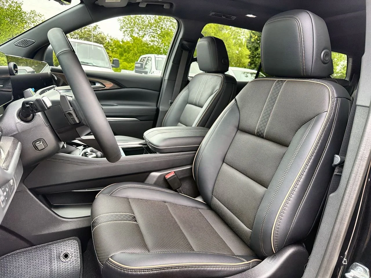 New 2026 Mosaic Black Metallic Chevrolet High Country image 16