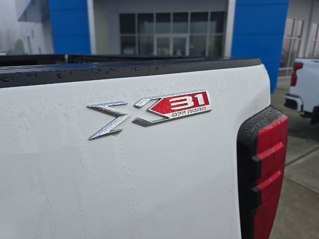 Used 2025 Summit White GMC SLT image 36